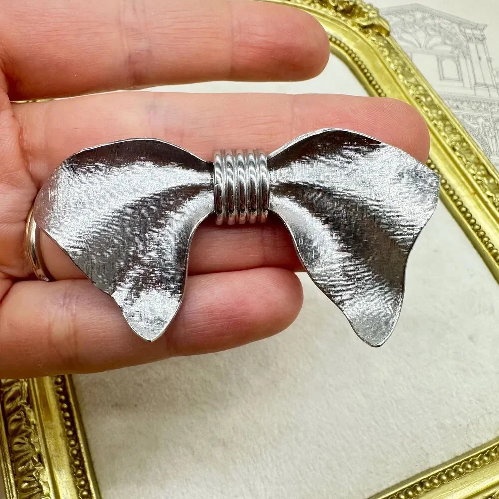 Vintage Gorgeous Silver Tone Bow Brooch Large Bow Pin Ribbon Brooch